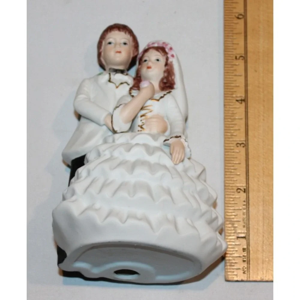 vintage porcelain bride & groom wedding cake topper figurine frills ruffles